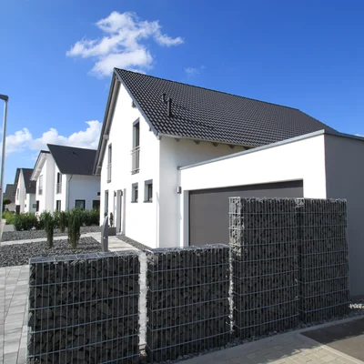 Referenz: FS Steinzaun mit Muschelkalk blau Referenz: FS Steinzaun mit Muschelkalk blau